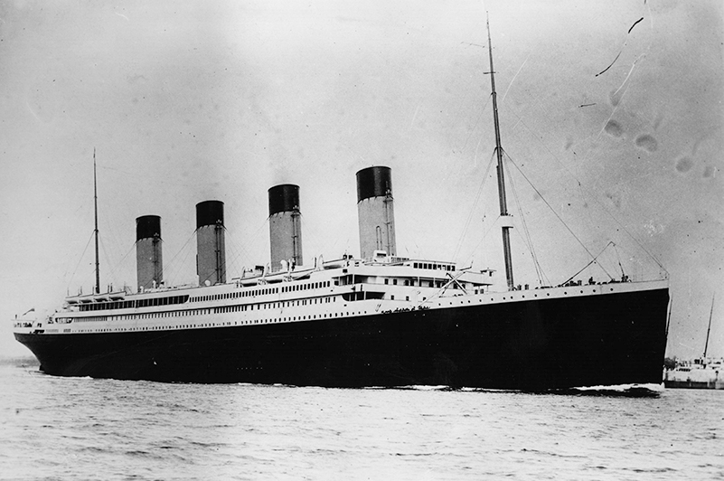سفينة تيتانيك أثناء إبحارها عام 1912 (إنترنت)
