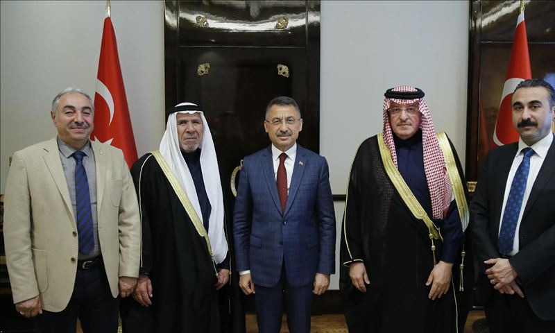 ممثلو عن مجلس العشائر الأعلى في سوريا يلتقون نائب الرئيس التركي فؤاد أوقطاي (الأناضول)