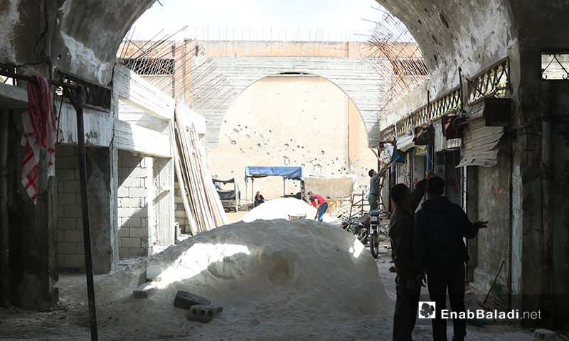 السوق الشعبي القديم في مدينة إدلب أثناء عمليات الترميم نيسان 2019 (عنب بلدي)