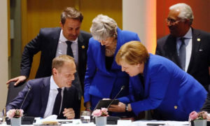 قادة الاتحاد الأوروبي خلال جلسة للاتفاق على تمديد موعد بريكست - 10 نيسان 2019 (AFP)