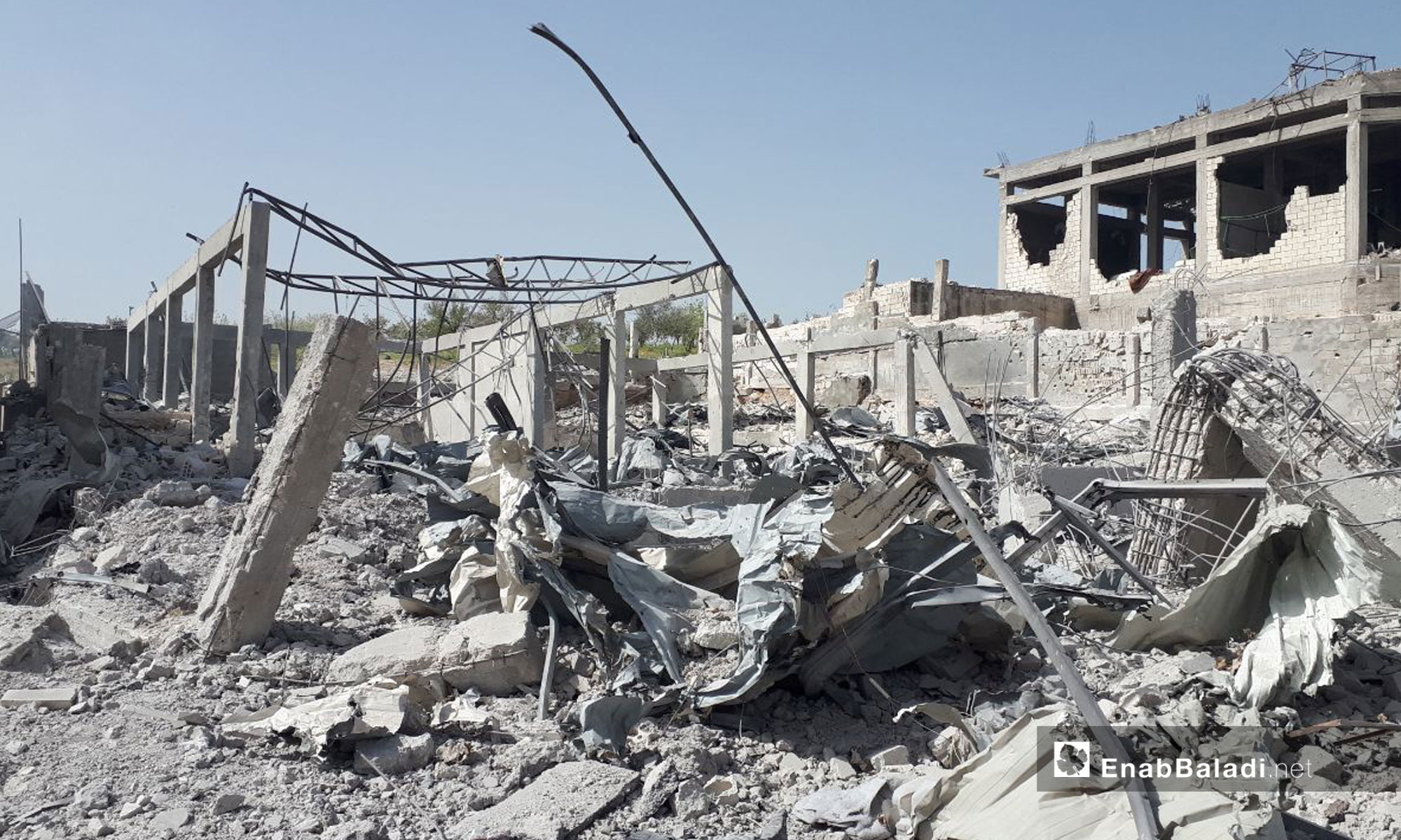 أثار قصف الطيران الروسي على بلدة أورم الجوز جنوبي إدلب 14 نيسان 2019 (عنب بلدي)