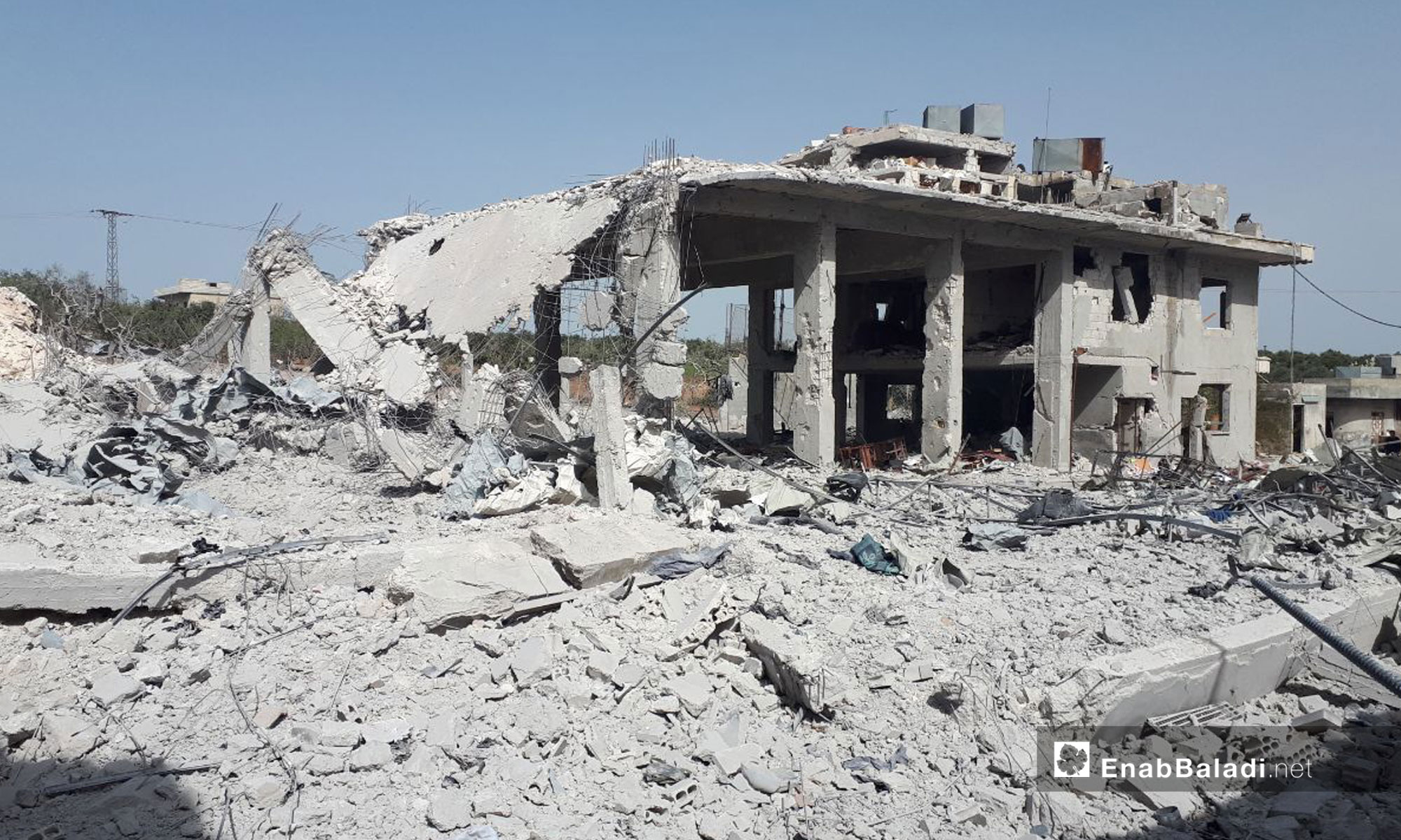 أثار قصف الطيران الروسي على بلدة أورم الجوز جنوبي إدلب 14 نيسان 2019 (عنب بلدي)