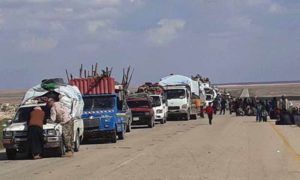 خروج عائلات من مخيم الركبان الحدودي مع الأردن 4 تيسان 2019 (وكالة سانا)