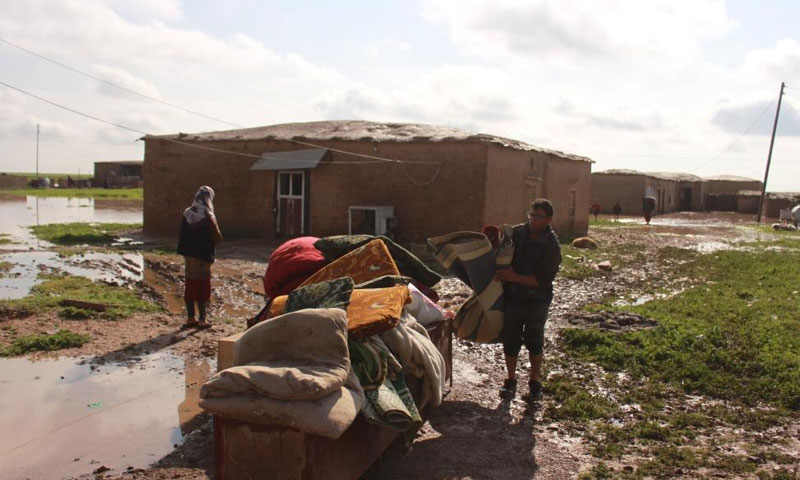 أحد المنازل تحيط به الفيضانات في القاملشي شرقي سوريا نيسان 2019 (وكالة هاوار)