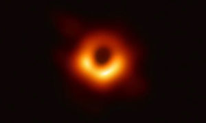 أول صورة للثقب الأسود M87 نشرها علماء الفلك - 10 نيسان 2019 (Event Horizon Telescope)