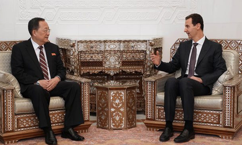 بشار الأسد مع وزير خارجية كوريا الشمالية - (سانا)