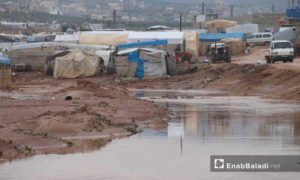 سيول ناجمة عن الأمطار الغزيرة تغرق مخيمات النازحين في شمالي إدلب 31 من آذار 2019 (عنب بلدي)