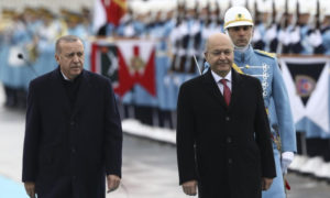  أردوغان (يسار) خلال استقباله برهم في القصر الرئاسي في أنقرة - كانون الثاني 2019 (الأناضول)
