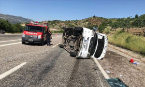 حادث سير لطلاب سوريين على الطريق السريع أديامان- بيسني جنوبي تركيا (الأناضول)