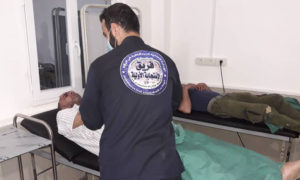 أشخاص يتلقون العلاج في المشافي بعد تعرضهم لتفجير في الرقة 18 أيار 2019 (هاوار)