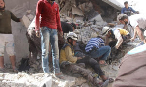 دمار في المنازل وانقاذ ضحايا جراء غارات للطيران المروحي على بلدة أريحا جنوبي إدلب 27 أيار 2019 (الدفاع المدني)