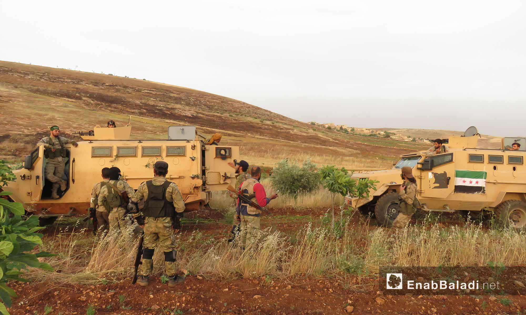 استعداد مقاتلي الفصائل قبل بدء المعركة في ريف  حماة ضد قوات الاسد-  من أيار 2019 (عنب بلدي)