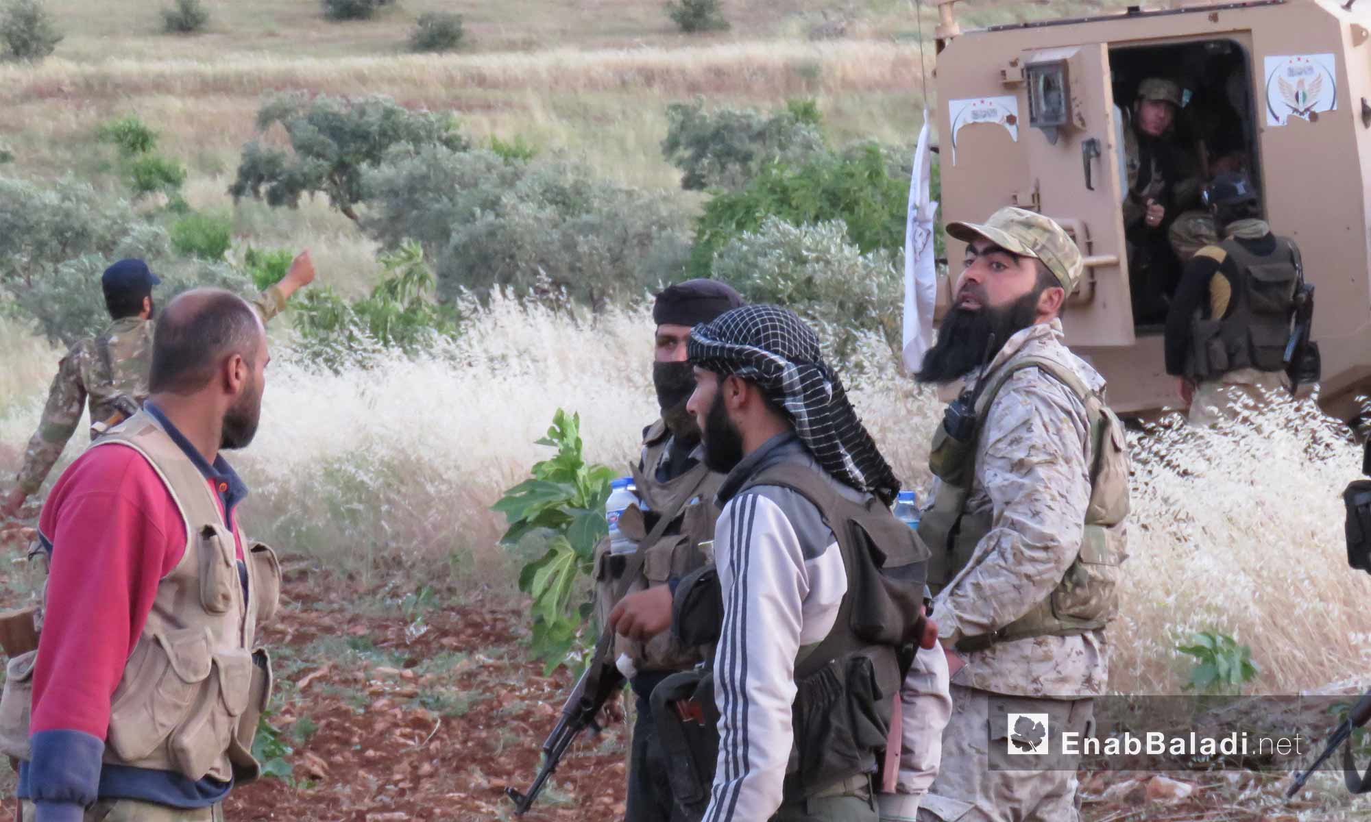 استعداد مقاتلي الفصائل قبل بدء المعركة في ريف  حماة ضد قوات الاسد-  من أيار 2019 (عنب بلدي)