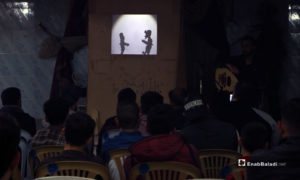 مسرحية خيال كورديللو في مدينة سراقب شرقي إدلب 11 أيار 2019 (عنب بلدي)