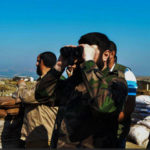 قائد فصيل "جيش الإسلام" عصام بويضاني يتفقد خطوط التماس مع "الوحدات" الكردية (جيش الإسلام تلغرام)