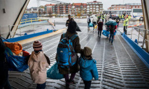 لاجئون سوريون في السويد عام 2015 (TT)