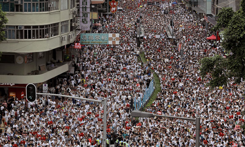 المظاهرات وسط هونغ كونغ 9 حزيران 2019 (AP)