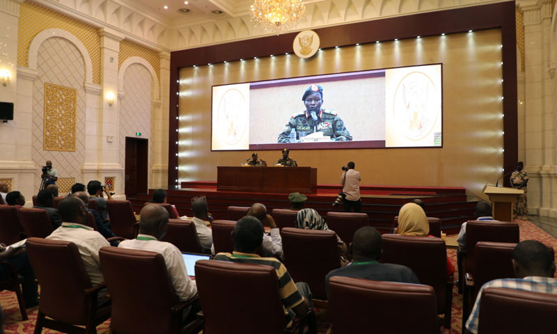 المؤتمر الصحفي للمجلس العسكري في الخرطوم - 13 حزيران 2019 (AP)