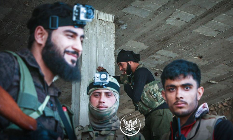 عناصر من الجبهة الوطنية للتحرير قبل التوجه لمعركة ريف حماة الشمالي - 6 من حزيران 2019 (الجبهة الوطنية للتحرير)
