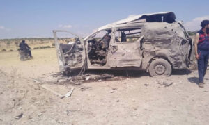 سيارة إسعاف تابعة لمنظمة بنفسج بعد استهدافها من الطيران الحربي في معرة النعمان جنوبي إدلب 20 حزيران 2019 (منظمة بنفسج)
