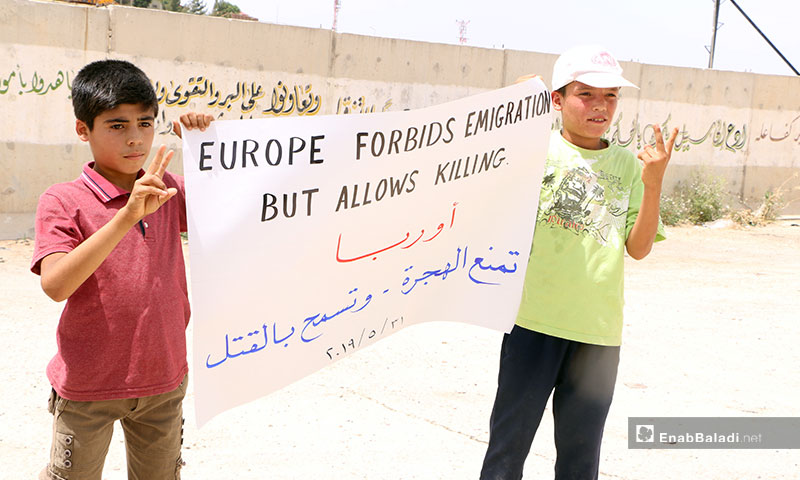 مظاهرة في معبر أطمة الحدودي بين سوريا وتركيا ضمن حملة كسر الحدود  - 10 من حزيران 2019 (عنب بلدي)