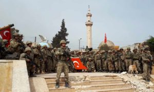 عناصر من الجيش التركي وسط عفرين بعد السيطرة عليها - آذار 2018 (الأناضول)
