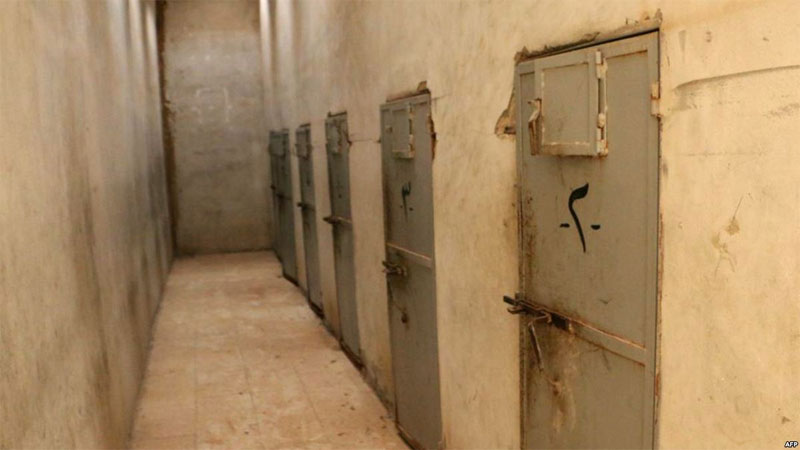 صورة من داخل سجن تدمر قبل تفجيره (AFP)