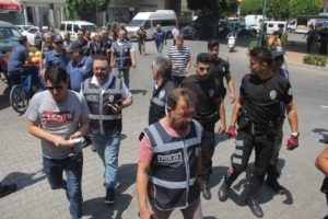 الشرطة التركية تداهم محلات سوريين في ولاية أضنا- 10 من تموز 2019 (Taraf Medya)
