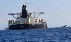 ناقلة النفط الإيرانية العملاقة (غريس1) في مياه مضيق جبل طارق -  (رويترز)