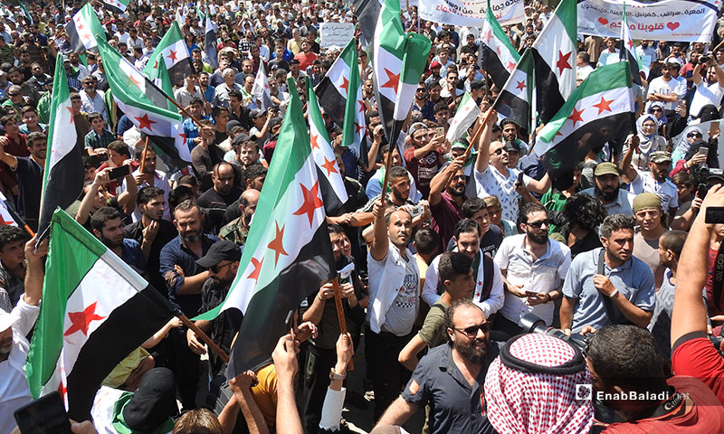 مظاهرات في ريف حلب تنديدًا بالمجازر الروسية المرتكبة في إدلب - 26 من تموز 2019 (عنب بلدي)