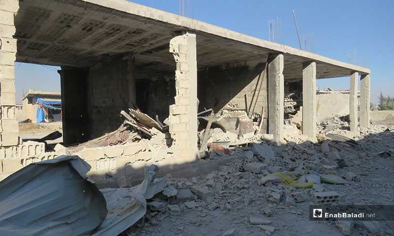 آثار قصف معرتحرمة بغارات جوية روسية في إدلب - 2 من تموز 2019 (عنب بلدي)
