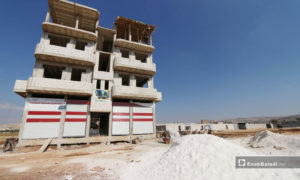 بناء من مشروع مدينة المجد السكنية في سرمدا - 5 تموز 2019 (عنب بلدي)
