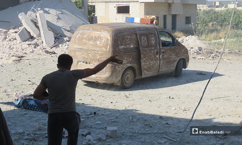 آثار قصف معرتحرمة بغارات جوية روسية في إدلب - 2 من تموز 2019 (عنب بلدي)