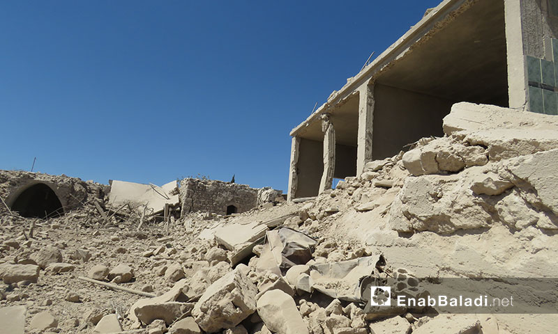 آثار القصف الجوي للطيران السوري والروسي على المنازل السكنية في بلدة جبالا بريف إدلب الجنوبي 21 تموز 2019 (عنب بلدي)