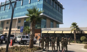 مطعم في أربيل العراقية تعرض لهجوم مسلح وأسفر عن مقتل دبلوماسيين أتراك 17 تموز 2019 (TRT)
