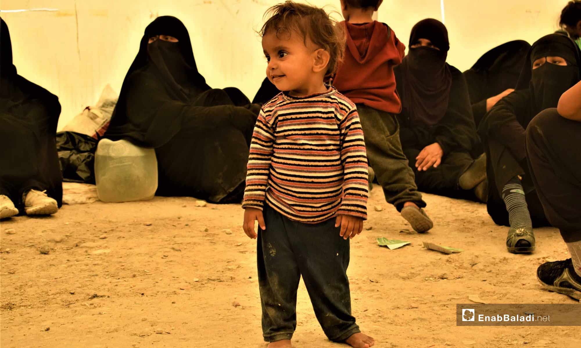 طفل في مخيم الهول في شرق الفرات- 18 من تموز 2019 (عنب بلدي)