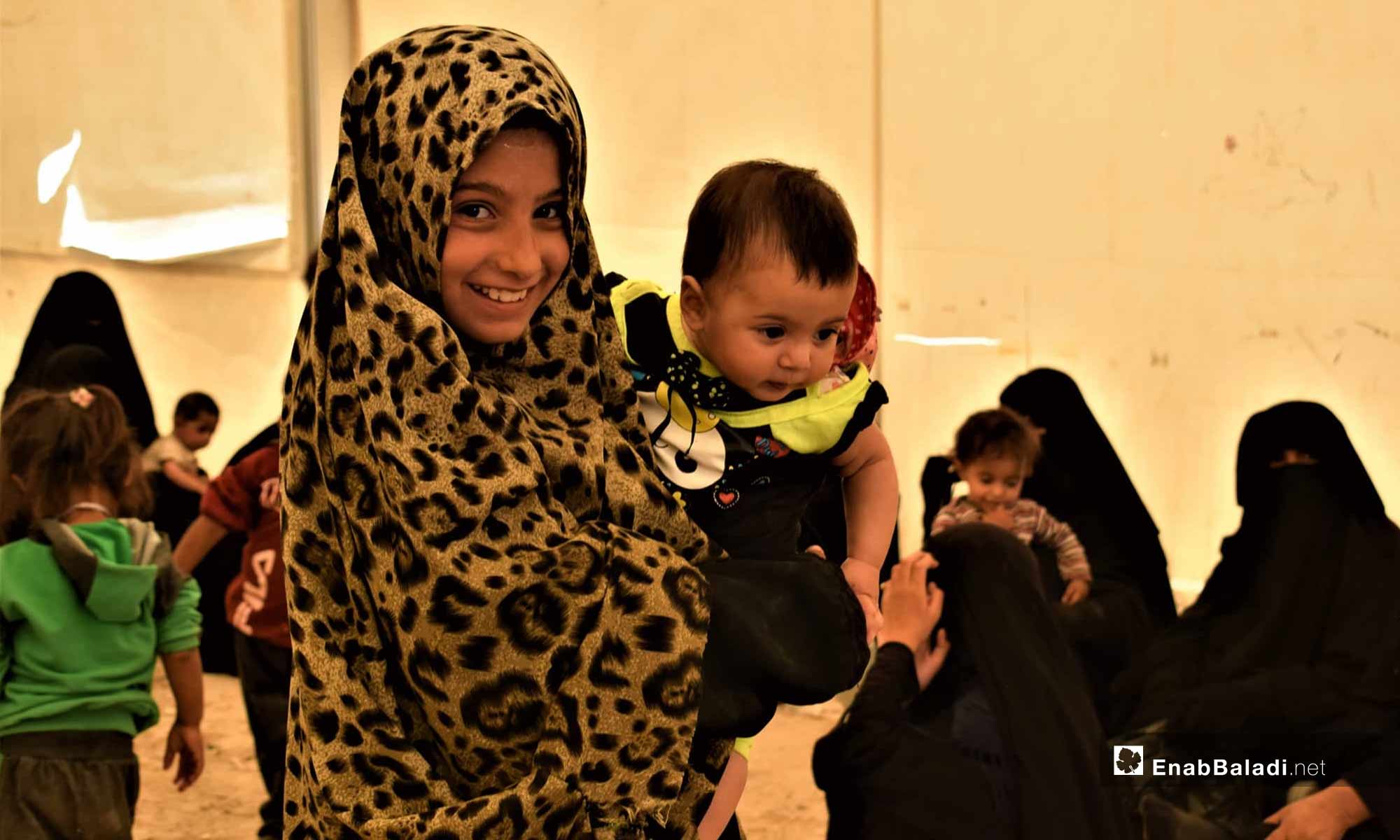 عائلات في مخيم الهول في شرق الفرات- 18 من تموز 2019 (عنب بلدي)