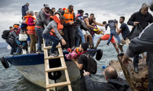 لاجئون سوريون وصلوا إلى اليونان من تركيا - 11 تشرين الأول 2015 (هيومن رايتس ووتش)