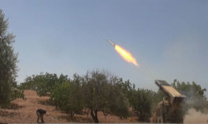 هيئة تحرير الشام تستهدف مواقع النظام السوري بريف حماة الشمالي براجمة الصواريخ - 7 من آب 2019 (شبكة إباء)
