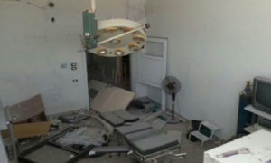 مشفى الرحمة ببلدة تلمنس جنوبي إدلب بعد تعرضه لغارات روسية 21 آب 2019 (مركز تلمنس الإعلامي)
