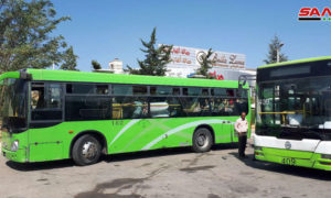 حافلات سورية تقل لاجئين عائدين من لبنان الى سوريا من معبر المصنع الحدودي 29 آب 2019 (سانا)