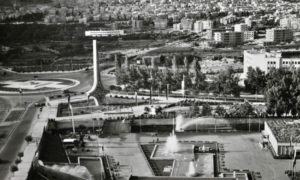 السيف الدمشقي يطل على ساحة الأمويين -يسار - وأرض معرض دمشق الدولي- يمين (المؤسسة العامة للمعارض والأسواق الدولية)