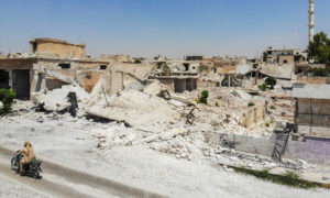 صور جوية تم تصويرها في 3 آب 2019 وتظهر المباني المدمرة في مدينة خان شيخون في ريف إدلب الجنوبي (AFP)

