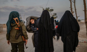 سيدات سوريات في مخيم الهول بريف الحسكة - 17 شباط 2019 (AFP)

