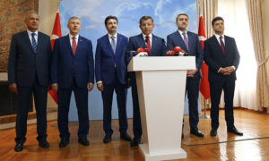 رئيس الوزراء التركي السابق، أحمد داوود أوغلو رفقة عدد من قيادات حزب العدالة والتنمية. (internethaber)