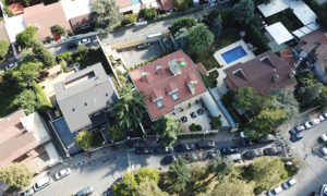 صورة جوية لمبنى القنصلية ومحيطه (DHA)