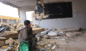طفل في مدرسة دمرت بفعل القصف في إدلب - 11 أيلول 2019 (الدفاع المدني)
