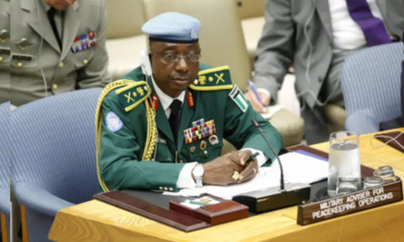 الجنرال النيجيري شيكاديبيا أوبياكور (UN)
