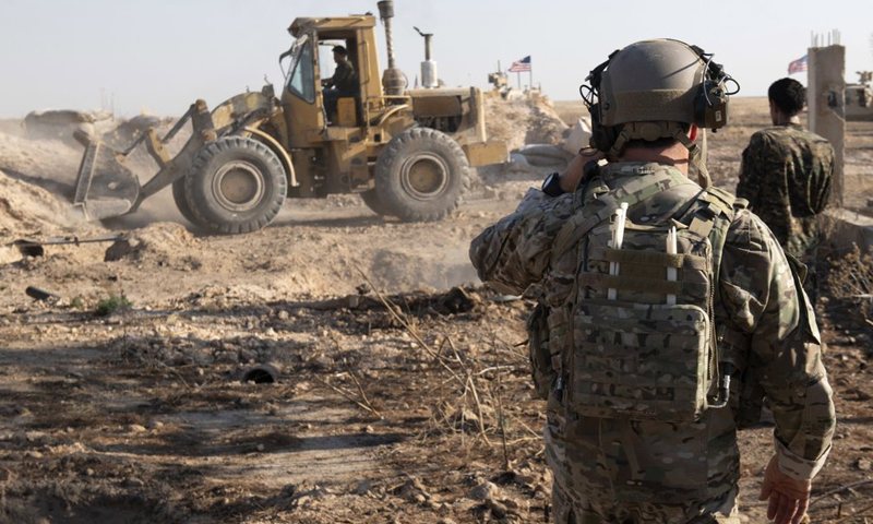 جنود أمريكيون على الحدود السورية مع تركيا في الشمال الشرقي (AP)