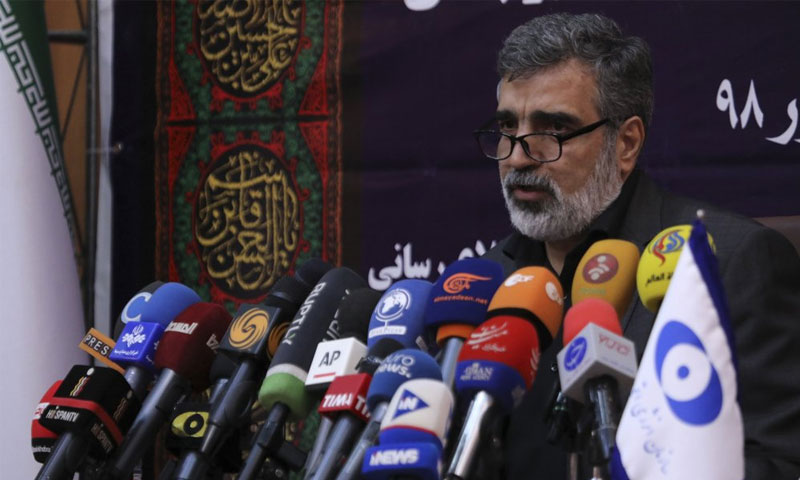 المتحدث باسم وكالة الطاقة الذرية الإيرانية بهروز كمالوندي خلال مؤتمر صحفي في طهران - 7 أيلول 2019 (AP)